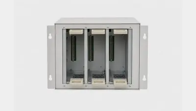 3-slot modular RCU chassis